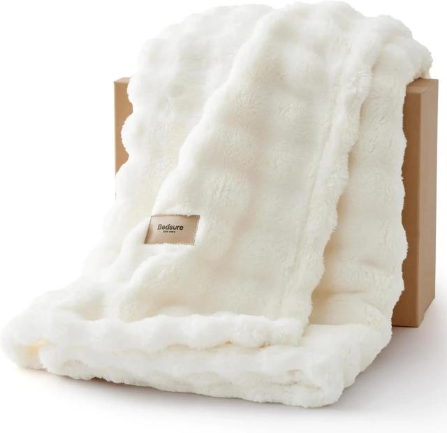 Bedsure 3D Fleece Bubble Blanket for Couch