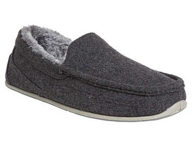 Deer Stags Mens Slipperooz Spun Indoor Outdoor Moccasin Slippers for $10.99