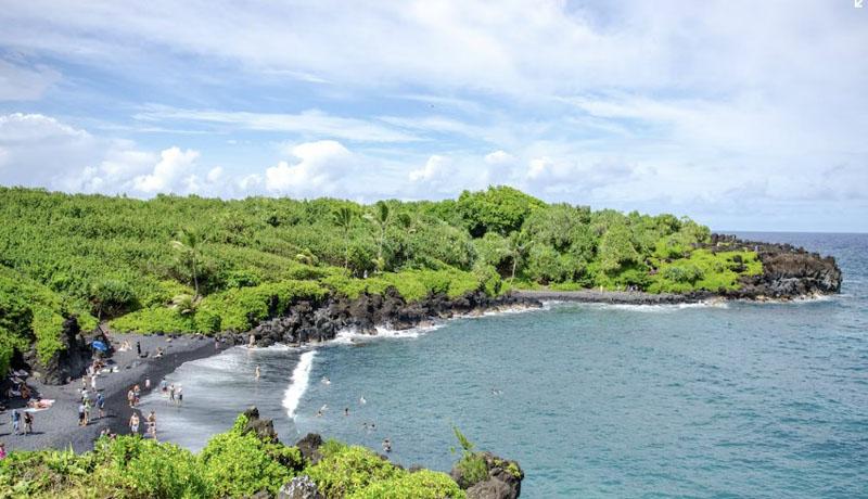 Roundtrip Nonstop Flight Tickets from Los Angeles to Maui from $197